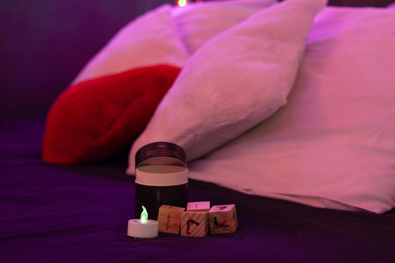 Love Room Avec Balneo Toulon Eksteriør bilde