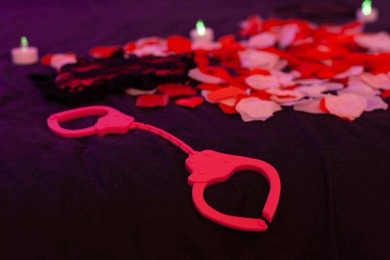 Love Room Avec Balneo Toulon Eksteriør bilde