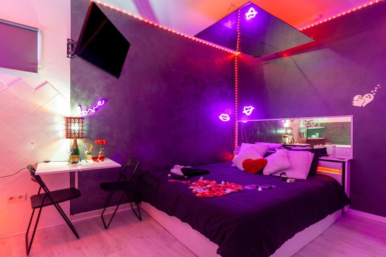 Love Room Avec Balneo Toulon Eksteriør bilde