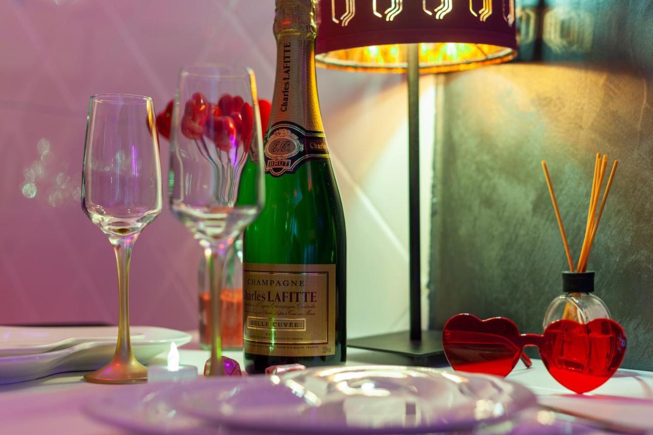 Love Room Avec Balneo Toulon Eksteriør bilde